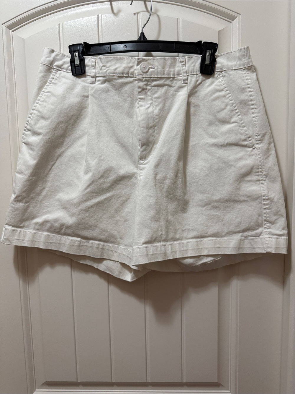 Amazon Essentials White Women’s Chino shorts